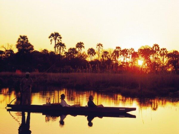 Okavango-sunset-canoe